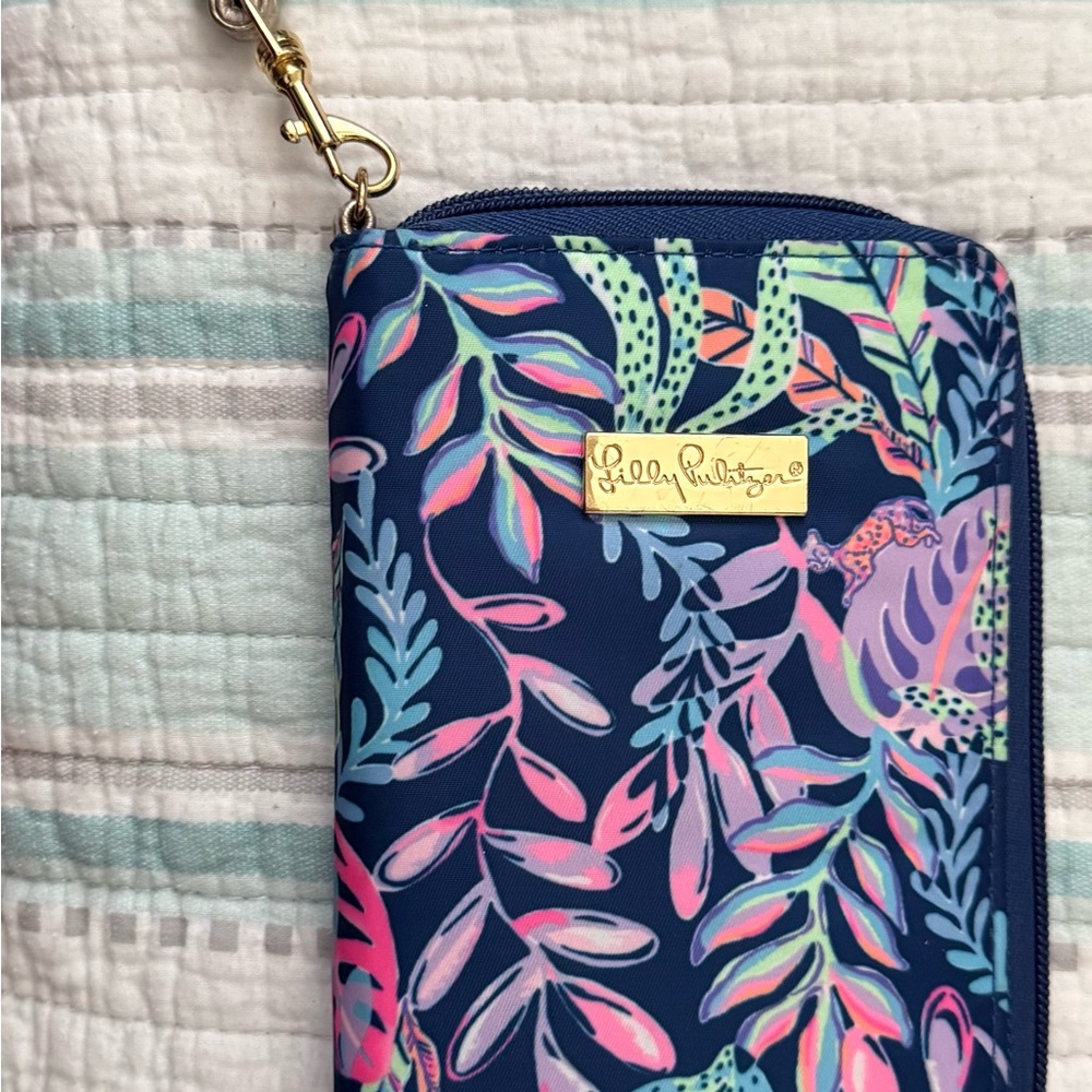 EUC Lilly Pulitzer Tiki Palm Tropical wristlet wallet 

Navy and Pink Leaf Print